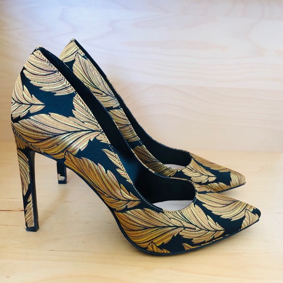 Nine West gold pattern pumps - Picture 1 of 6
